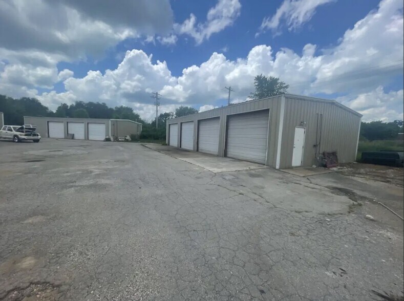 Primary Photo Of 117 S Walnut Ave, Republic Warehouse For Sale