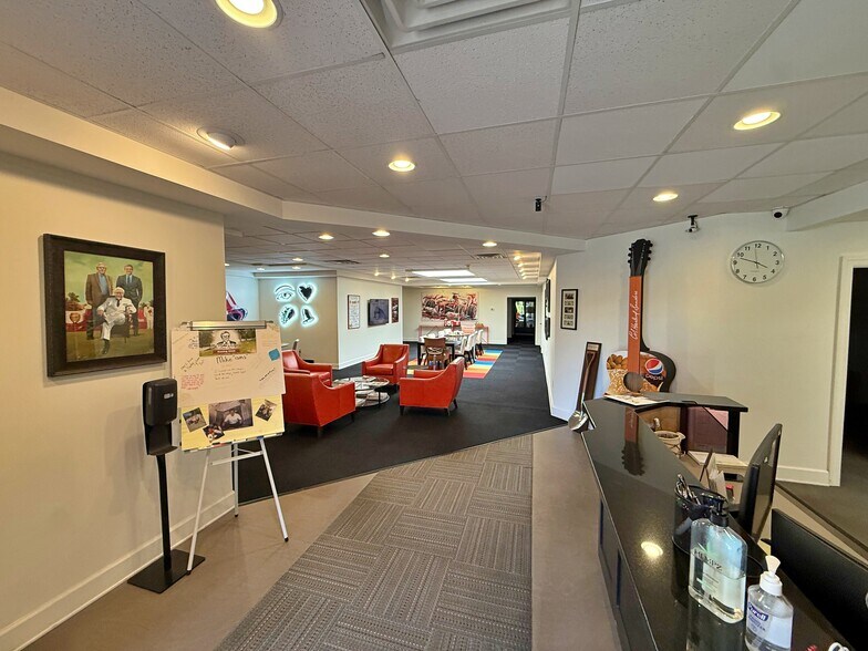 More Photos Of 104 Mull St, Morganton Office For Sale