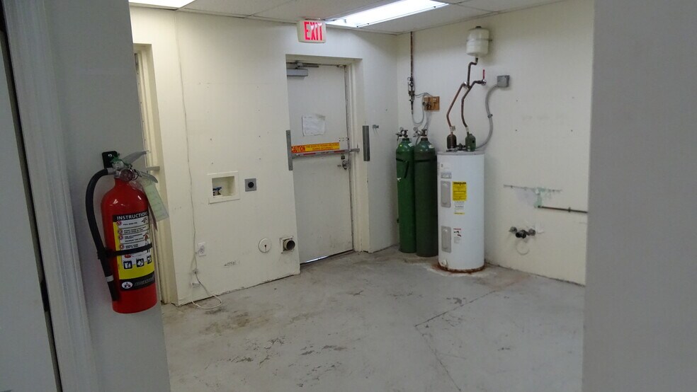 More Photos Of 2620 S 83rd Ave, Phoenix General Retail For Lease