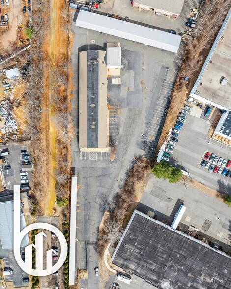 More Photos Of 166 Colonial Rd, Manchester Showroom For Lease