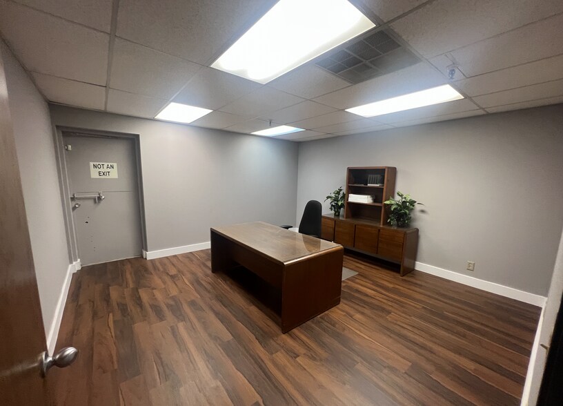 More Photos Of 201 N Ann Arbor Ave, Oklahoma City Showroom For Lease