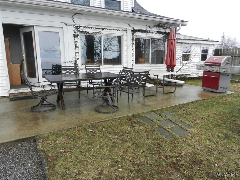 More Photos Of 4904 Lake Shore Rd, Hamburg Office Residential For Sale