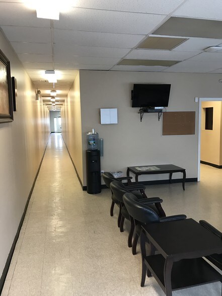 More Photos Of 30-40 E Main St, Bay Shore Storefront Retail Office For Lease