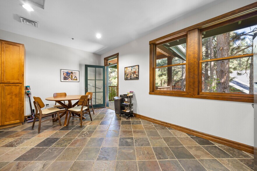More Photos Of 750 Buckaroo Trl, Sisters Office For Sale