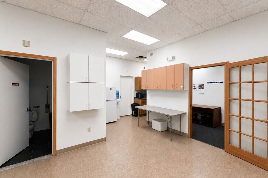 More Photos Of 300 Ferry Blvd, Stratford Freestanding For Lease