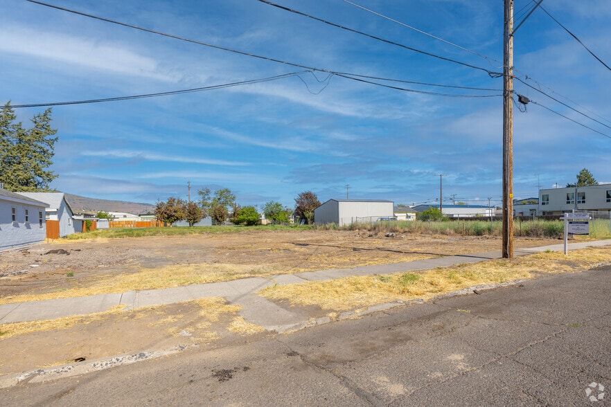 Primary Photo Of 337 Commercial St, Klamath Falls Land For Sale