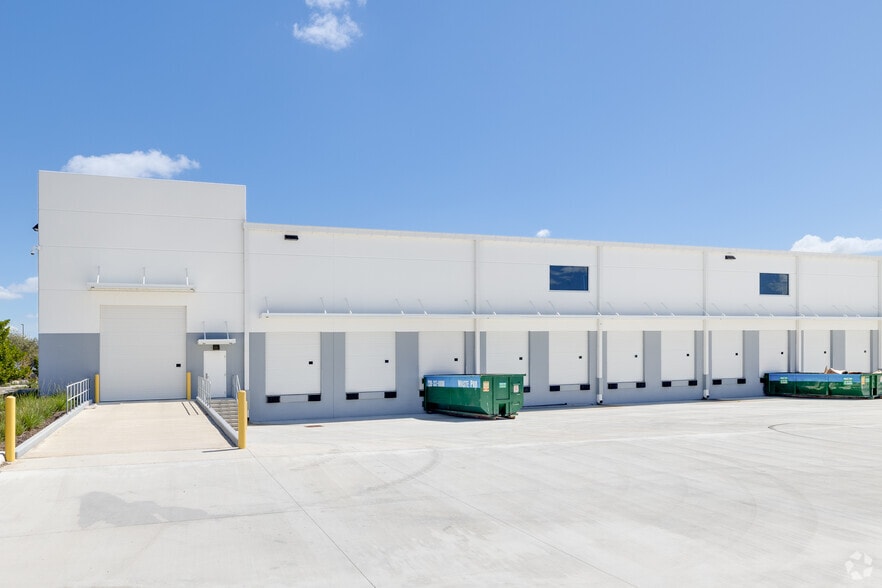 More Photos Of 16200 Ben Hill Griffin Pky, Fort Myers Unknown For Lease