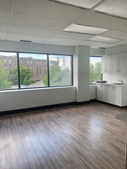 More Photos Of 1680-1690 Woodward Dr, Ottawa Office For Lease
