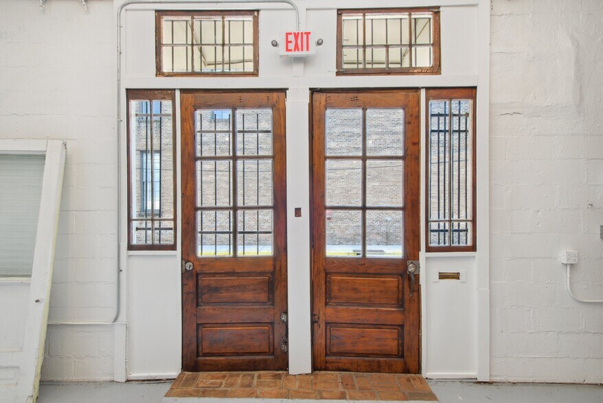 More Photos Of 325 Andrew Higgins Dr, New Orleans Storefront For Lease