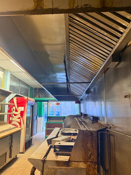 More Photos Of 133 E 157th St, Bronx Restaurant For Lease