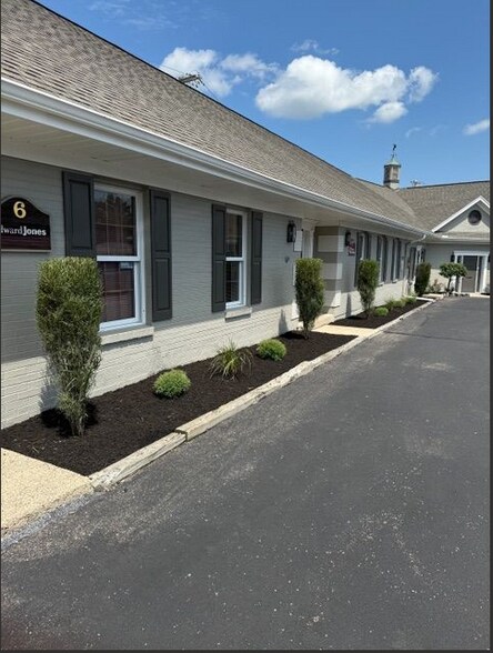 More Photos Of 211 Kenbrook Dr, Vandalia Office For Lease