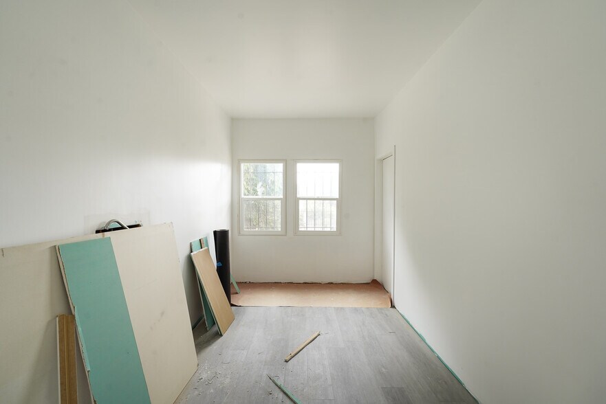 More Photos Of 1519 W 30th St, Los Angeles Apartments For Sale