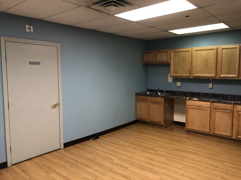 More Photos Of 148 Center St, Chicopee Office For Lease