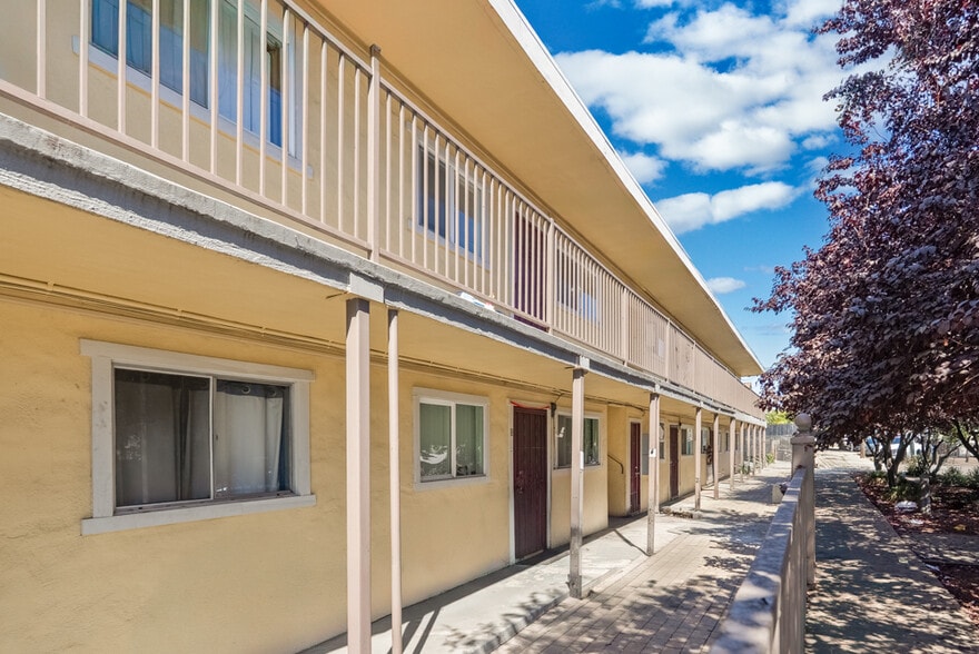 More Photos Of 2011 Rutherford St, Oakland Apartments For Sale