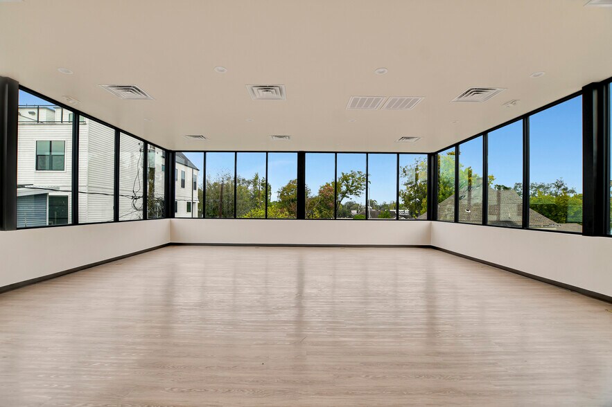 More Photos Of 1009 Yale St, Houston Freestanding For Sale