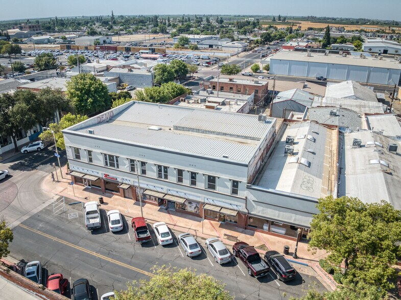 More Photos Of 101 N L St, Dinuba Storefront For Sale