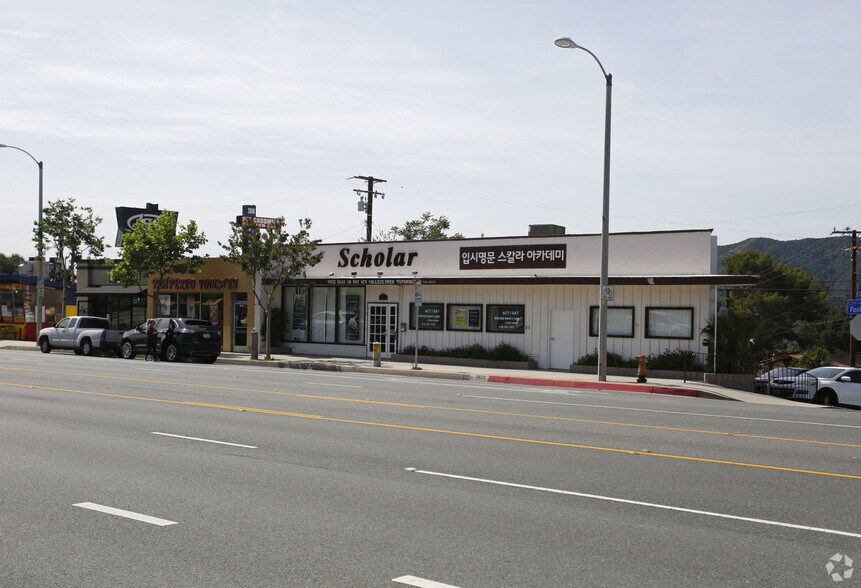 More Photos Of 2870 Foothill Blvd, La Crescenta Office For Sale