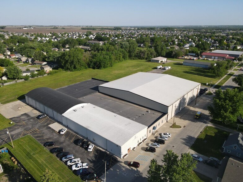 Primary Photo Of 512 NE Main St, Grimes Distribution For Sale
