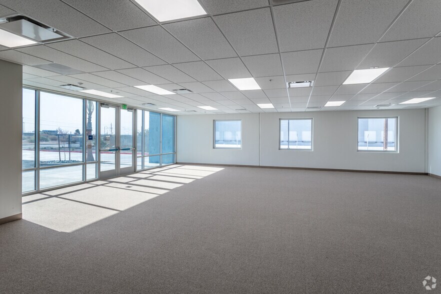 More Photos Of 1774 Pan American St, Calexico Warehouse For Lease