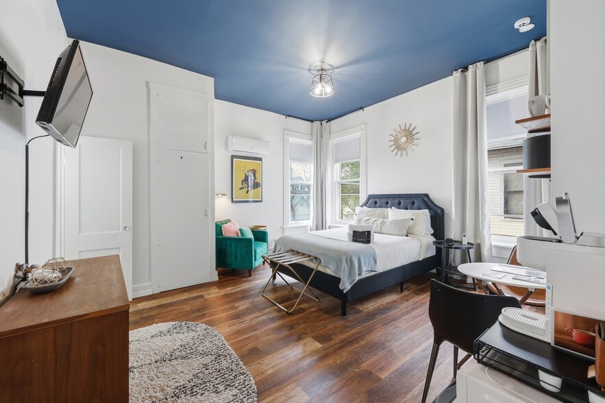 More Photos Of 83 Wilson Ave, Columbus Hospitality For Sale