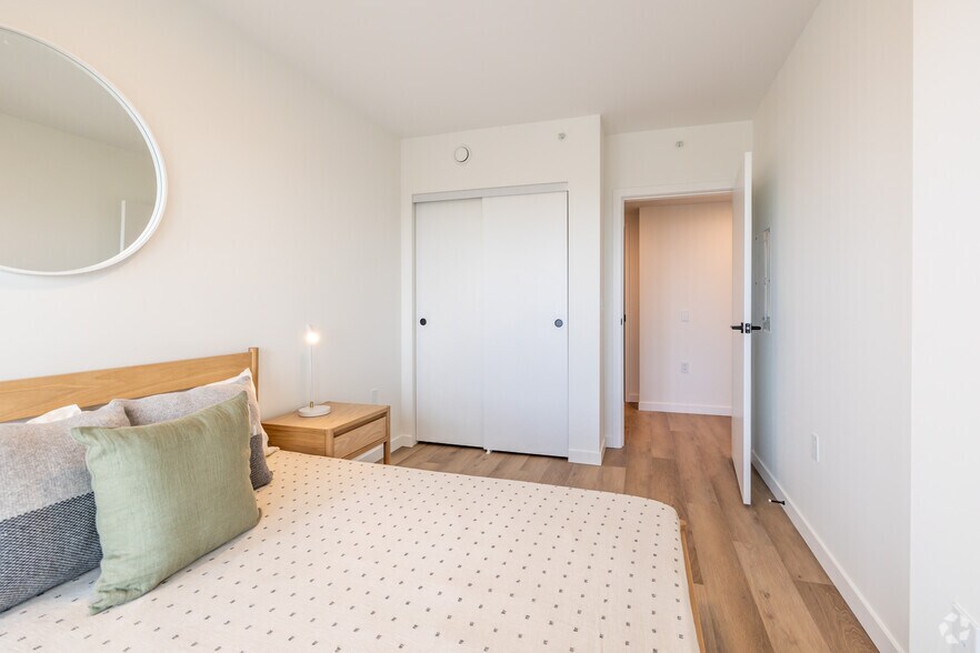 More Photos Of 2488 Granville St, Vancouver Apartments For Lease