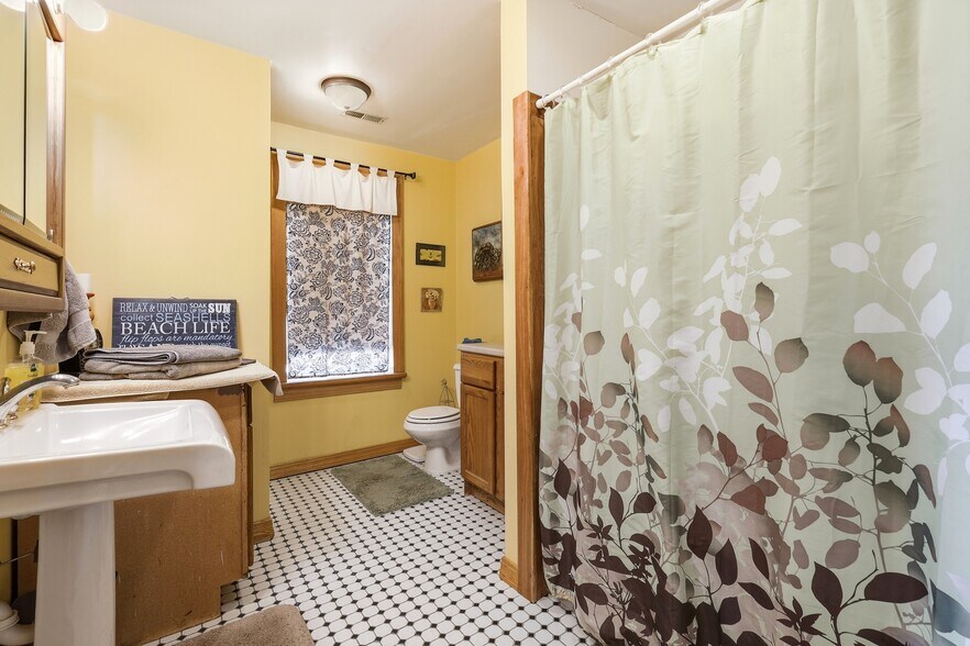 More Photos Of 196 S Main St, Potosi General Retail For Sale