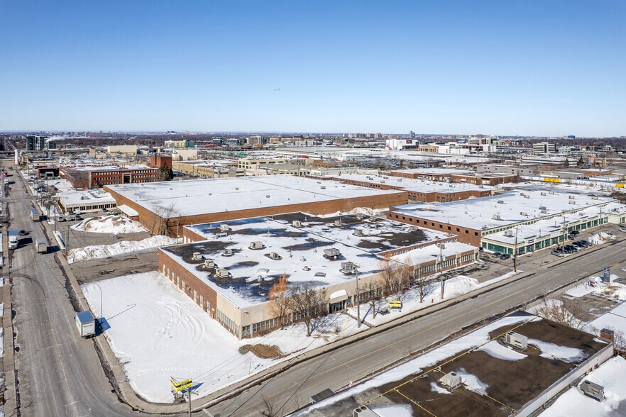 More Photos Of 5655-5695 Rue Ferrier, Mont-Royal Warehouse For Sale