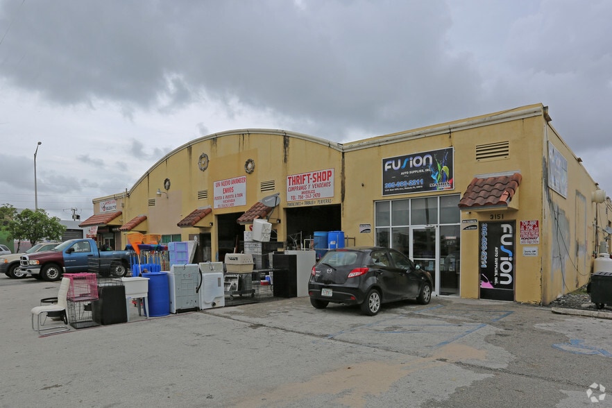 More Photos Of 1010-1060 E 32nd St, Hialeah Manufacturing For Lease