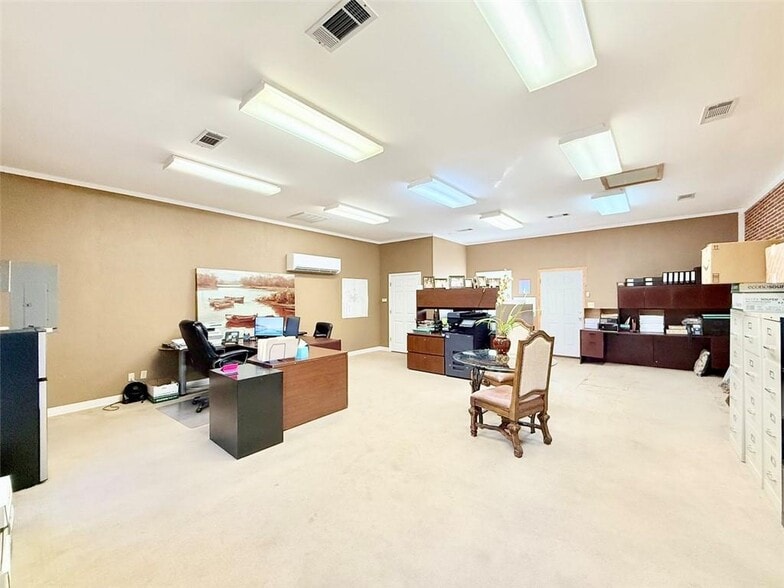 More Photos Of 2802 W Main St, Russellville Office For Sale