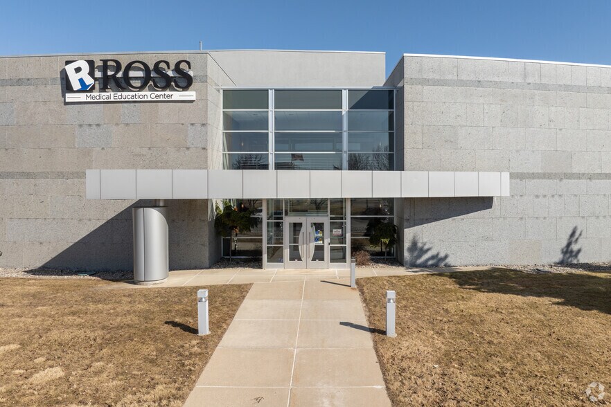 More Photos Of 4300 Fashion Square Blvd, Saginaw Office For Lease