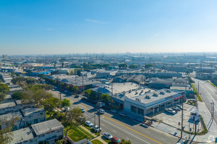 More Photos Of 3232 E Olympic Blvd, Los Angeles Warehouse For Lease