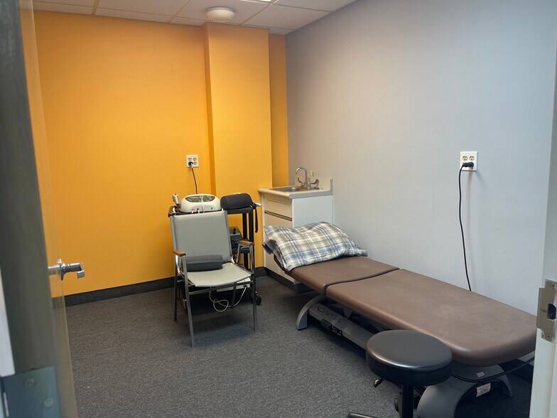 More Photos Of 561 Cranbury Rd, East Brunswick Medical For Sale