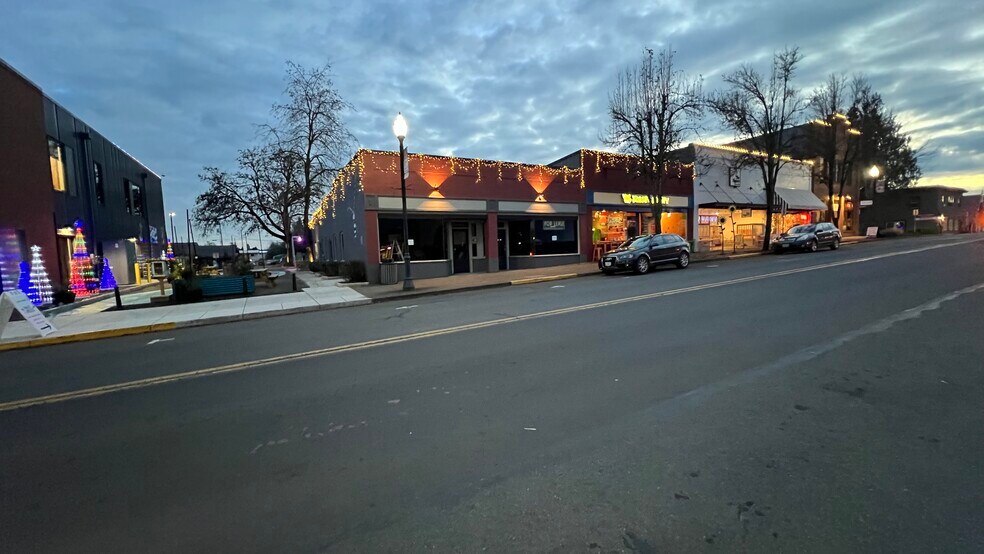 More Photos Of 155-167 Main St W, Monmouth Storefront For Lease