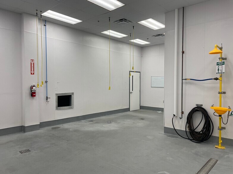 More Photos Of 2121 Atlantic Ave, Raleigh Light Manufacturing For Lease