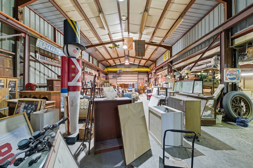 More Photos Of 9129 Irvington Blvd, Houston Warehouse For Sale