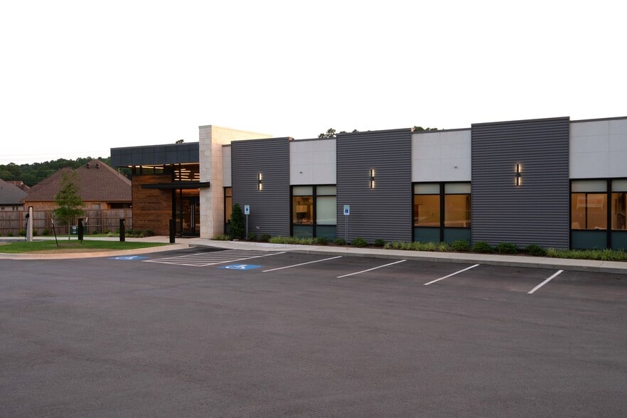 More Photos Of 15315 Kanis Rd, Little Rock Office For Sale