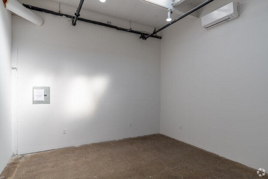 More Photos Of 4322 36th St, Long Island City Office For Lease