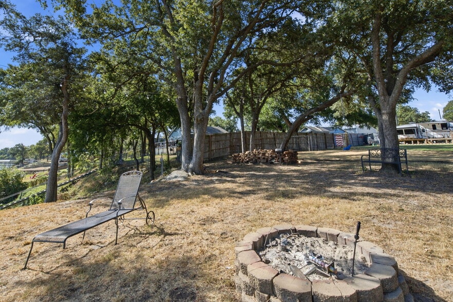 More Photos Of 7170 Briar Rd, Azle Trailer Camper Park For Sale