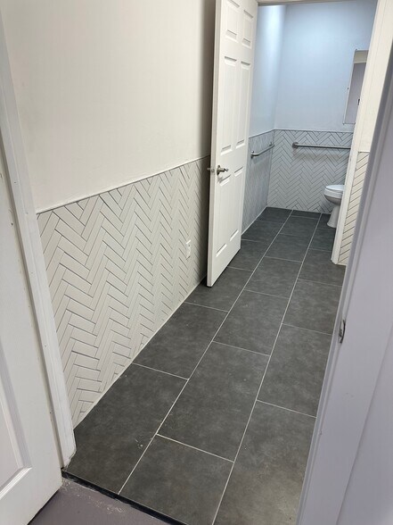 More Photos Of 5151 Stine Rd, Bakersfield Storefront Retail Office For Lease