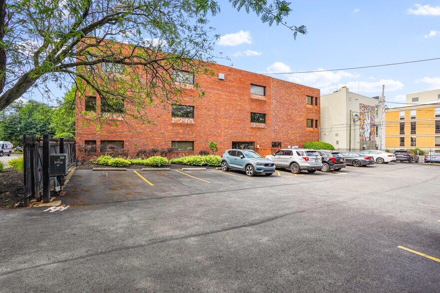 More Photos Of 100-114 W 3rd Ave, Columbus Medical For Lease