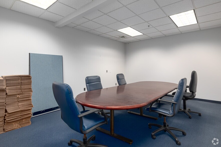 More Photos Of 80 Cottontail Ln, Somerset Office For Lease