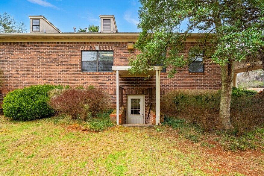 More Photos Of 3221 W Governor John Sevier Hwy, Knoxville Medical For Lease