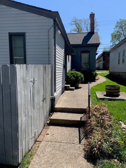 More Photos Of 635 N Broadway, Lexington Office For Lease