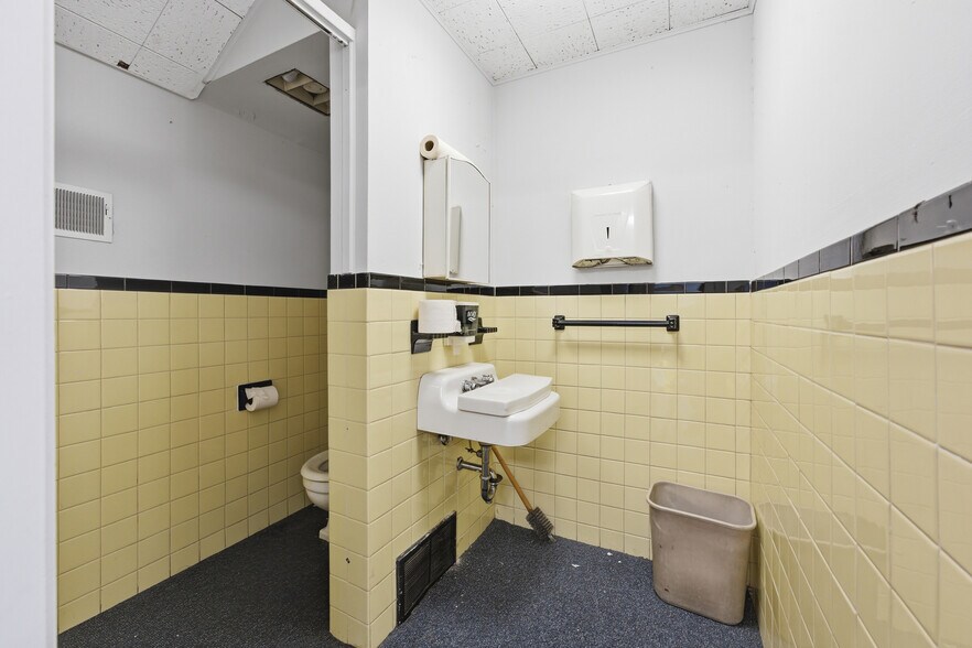 More Photos Of 100 Mantua Blvd, Mantua Office For Sale