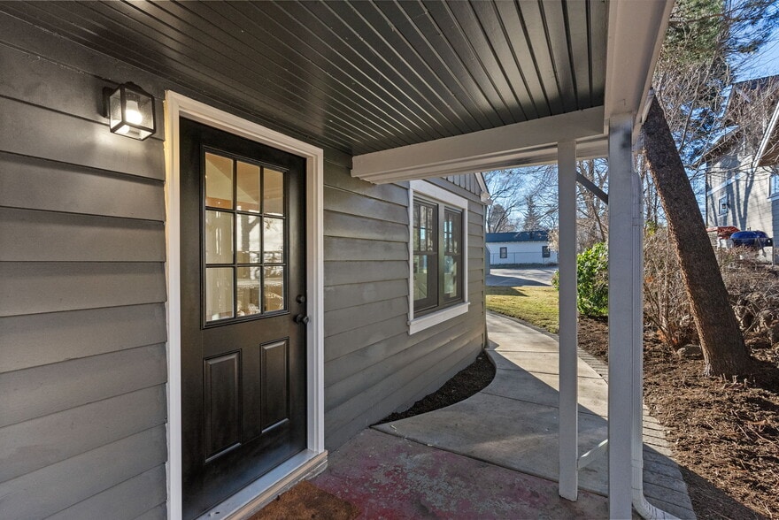 More Photos Of 15 NW Franklin Ave, Bend Office For Sale