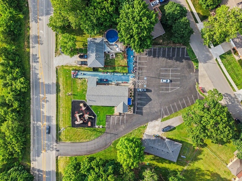 More Photos Of 303 N US Highway 169, Smithville Religious Facility For Sale