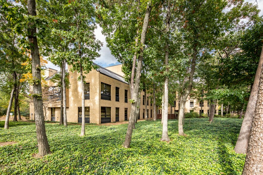 More Photos Of 1900 N Beauregard St, Alexandria Unknown For Sale