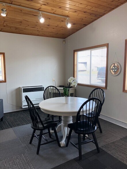 More Photos Of 241 N Aspen Dr, Soldotna Showroom For Sale