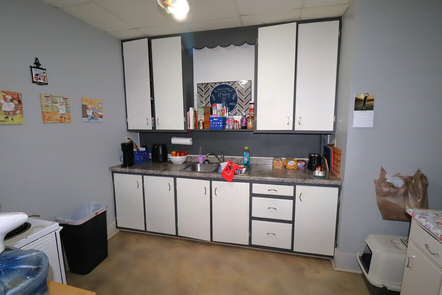 More Photos Of 404 Main St W, Ashland Office For Sale