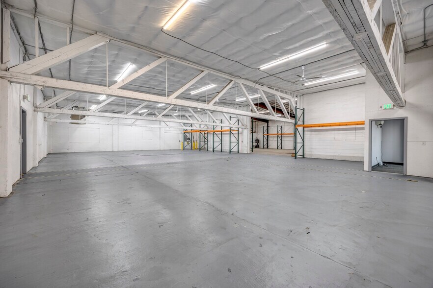 More Photos Of 323 6th St, Umatilla Industrial For Lease